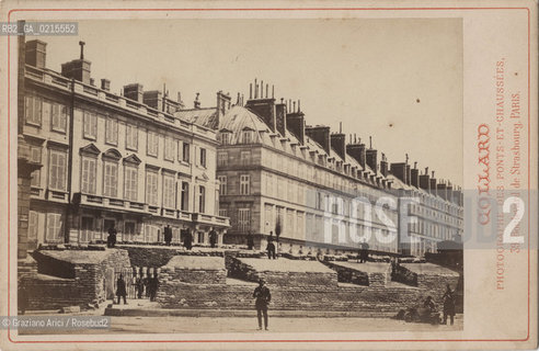 PARIGI, COMUNE DI PARIGI -SENZA INDICAZIONE DAUTORE, BARRICATA AL BOULEVARD DE STRASBOURG 39, 1871, STAMPA ALLALBUMINA INCOLLATA SU CARTONE, CM 16,5X10,8  ©ARCHIVIO Graziano Arici/Rosebud2  BARRICATA, COMUNE DI PARIGI, FOTOANTICHE .-PARIS, PARIS COMMUNE - NO AUTHORS INDICATION, BARRICADE BOULEVARD DE STRASBOURG 39, 1871, ALBUMEN PHOTOGRAPH MOUNTED ON CARDBOARD, CM 16,5X10,8 ©Graziano Arici / rosebud2