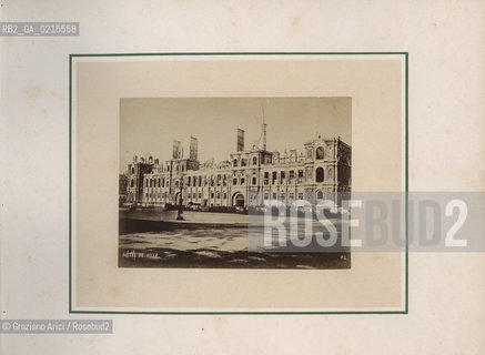 COMUNE DI PARIGI  1871- - PARIGI, HOTEL DE VILLE, SENZA DATA, STAMPA ALLALBUMINA INCOLLATA SU CARTONCINO, CM 17,7X13,5. FOTOGRAFIA TRATTA DALLALBUM: ALBUM PHOTOGRAPHIQUE DES RUINES DE PARIS. ©ARCHIVIO Graziano Arici/Rosebud2  POSATA IN STUDIO, MESTIERI, FOTOANTICHE.PARIS COMMUNE 1871 -PARIS, HOTEL DE VILLE, UNDATED, ALBUMEN PHOTOGRAPH MOUNTED ON CARDBOARD, CM 17,7X13,5 PHOTOGRAPH FROM THE ALBUM: ALBUM PHOTOGRAPHIQUE DES RUINES DE PARIS. ©Graziano Arici / rosebud2