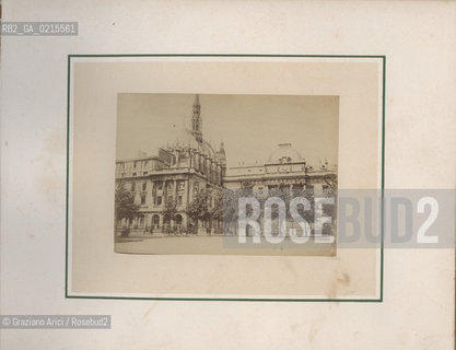 COMUNE DI PARIGI  1871- - PARIGI, PALAZZO DI GIUSTIZIA, SENZA DATA, STAMPA ALLALBUMINA INCOLLATA SU CARTONCINO, CM 17,7X13,5. FOTOGRAFIA TRATTA DALLALBUM: ALBUM PHOTOGRAPHIQUE DES RUINES DE PARIS. ©ARCHIVIO Graziano Arici/Rosebud2  POSATA IN STUDIO, MESTIERI, FOTOANTICHE.PARIS COMMUNE 1871 -PARIS, JUSTICE BUILDING, UNDATED, ALBUMEN PHOTOGRAPH MOUNTED ON CARDBOARD, CM 17,7X13,5 PHOTOGRAPH FROM THE ALBUM: ALBUM PHOTOGRAPHIQUE DES RUINES DE PARIS. ©Graziano Arici / rosebud2