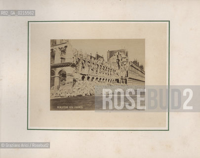 COMUNE DI PARIGI  1871- - PARIGI, MINISTERO DELLE FINANZE, SENZA DATA, STAMPA ALLALBUMINA INCOLLATA SU CARTONCINO, CM 17,7X13,5. FOTOGRAFIA TRATTA DALLALBUM: ALBUM PHOTOGRAPHIQUE DES RUINES DE PARIS. ©ARCHIVIO Graziano Arici/Rosebud2  POSATA IN STUDIO, MESTIERI, FOTOANTICHE.PARIS COMMUNE 1871 -PARIS, FINANCES MINISTRY, UNDATED, ALBUMEN PHOTOGRAPH MOUNTED ON CARDBOARD, CM 17,7X13,5 PHOTOGRAPH FROM THE ALBUM: ALBUM PHOTOGRAPHIQUE DES RUINES DE PARIS. ©Graziano Arici / rosebud2