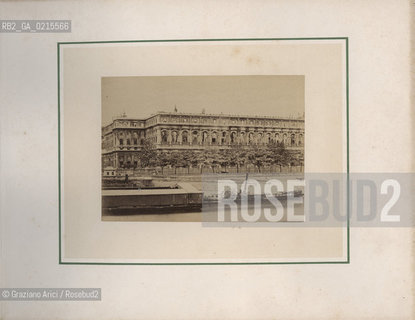 COMUNE DI PARIGI  1871- - PARIGI, CORTE DEI CONTI, SENZA DATA, STAMPA ALLALBUMINA INCOLLATA SU CARTONCINO, CM 17,7X13,5. FOTOGRAFIA TRATTA DALLALBUM: ALBUM PHOTOGRAPHIQUE DES RUINES DE PARIS. ©ARCHIVIO Graziano Arici/Rosebud2  POSATA IN STUDIO, MESTIERI, FOTOANTICHE.PARIS COMMUNE 1871 -PARIS, NATIONAL AUDIT OFFICE, UNDATED, ALBUMEN PHOTOGRAPH MOUNTED ON CARDBOARD, CM 17,7X13,5 PHOTOGRAPH FROM THE ALBUM: ALBUM PHOTOGRAPHIQUE DES RUINES DE PARIS. ©Graziano Arici / rosebud2