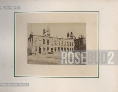 COMUNE DI PARIGI  1871- - PARIGI, ARSENALE, SENZA DATA, STAMPA ALLALBUMINA INCOLLATA SU CARTONCINO, CM 17,7X13,5. FOTOGRAFIA TRATTA DALLALBUM: ALBUM PHOTOGRAPHIQUE DES RUINES DE PARIS. ©ARCHIVIO Graziano Arici/Rosebud2  POSATA IN STUDIO, MESTIERI, FOTOANTICHE.PARIS COMMUNE 1871 -PARIS, ARSENAL, UNDATED, ALBUMEN PHOTOGRAPH MOUNTED ON CARDBOARD, CM 17,7X13,5 PHOTOGRAPH FROM THE ALBUM: ALBUM PHOTOGRAPHIQUE DES RUINES DE PARIS. ©Graziano Arici / rosebud2