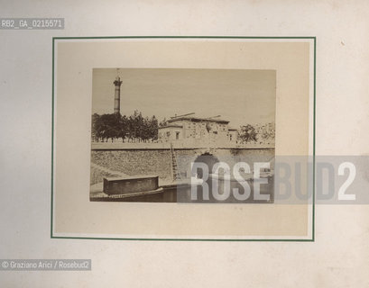 COMUNE DI PARIGI  1871- - PARIGI, COLONNA DE JUILLET, SENZA DATA, STAMPA ALLALBUMINA INCOLLATA SU CARTONCINO, CM 17,7X13,5. FOTOGRAFIA TRATTA DALLALBUM: ALBUM PHOTOGRAPHIQUE DES RUINES DE PARIS. ©ARCHIVIO Graziano Arici/Rosebud2  POSATA IN STUDIO, MESTIERI, FOTOANTICHE.PARIS COMMUNE 1871 -PARIS, COLUMN DE JUILLET, UNDATED, ALBUMEN PHOTOGRAPH MOUNTED ON CARDBOARD, CM 17,7X13,5 PHOTOGRAPH FROM THE ALBUM: ALBUM PHOTOGRAPHIQUE DES RUINES DE PARIS. ©Graziano Arici / rosebud2