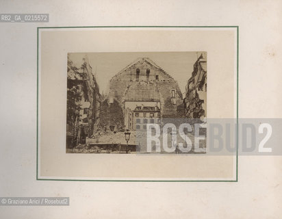 COMUNE DI PARIGI  1871- - PARIGI, TEATRO DELLA PORTA DI ST. MARTIN, SENZA DATA, STAMPA ALLALBUMINA INCOLLATA SU CARTONCINO, CM 17,7X13,5. FOTOGRAFIA TRATTA DALLALBUM: ALBUM PHOTOGRAPHIQUE DES RUINES DE PARIS. ©ARCHIVIO Graziano Arici/Rosebud2  POSATA IN STUDIO, MESTIERI, FOTOANTICHE.PARIS COMMUNE -PARIS, THEATRE OF ST. MARTIN GATE, UNDATED, ALBUMEN PHOTOGRAPH MOUNTED ON CARDBOARD, CM 17,7X13,5 PHOTOGRAPH FROM THE ALBUM: ALBUM PHOTOGRAPHIQUE DES RUINES DE PARIS. ©Graziano Arici / rosebud2