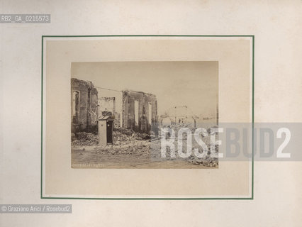 COMUNE DI PARIGI  1871- - PARIGI, PORTO DE LA VILLETTE, SENZA DATA, STAMPA ALLALBUMINA INCOLLATA SU CARTONCINO, CM 17,7X13,5. FOTOGRAFIA TRATTA DALLALBUM: ALBUM PHOTOGRAPHIQUE DES RUINES DE PARIS. ©ARCHIVIO Graziano Arici/Rosebud2  POSATA IN STUDIO, MESTIERI, FOTOANTICHE.PARIS COMMUNE 1871 -PARIS, DOCKS DE LA VILLETTE, UNDATED, ALBUMEN PHOTOGRAPH MOUNTED ON CARDBOARD, CM 17,7X13,5 PHOTOGRAPH FROM THE ALBUM: ALBUM PHOTOGRAPHIQUE DES RUINES DE PARIS. ©Graziano Arici / rosebud2