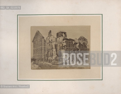 COMUNE DI PARIGI  1871- - PARIGI, FORTE D ISSY, SENZA DATA, STAMPA ALLALBUMINA INCOLLATA SU CARTONCINO, CM 17,7X13,5. FOTOGRAFIA TRATTA DALLALBUM: ALBUM PHOTOGRAPHIQUE DES RUINES DE PARIS. ©ARCHIVIO Graziano Arici/Rosebud2  POSATA IN STUDIO, MESTIERI, FOTOANTICHE.PARIS COMMUNE 1871 -PARIS, FORT D ISSY, UNDATED, ALBUMEN PHOTOGRAPH MOUNTED ON CARDBOARD, CM 17,7X13,5 PHOTOGRAPH FROM THE ALBUM: ALBUM PHOTOGRAPHIQUE DES RUINES DE PARIS. ©Graziano Arici / rosebud2