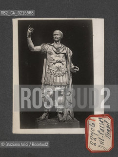 -NAPOLI, GIULIO CESARE, SENZA DATA. STAMPA ALLALBUMINA INCOLLATA SU CARTONCINO, CM 11,3X9 ©ARCHIVIO Graziano Arici/Rosebud2   FOTOANTICHE.-NAPLES,  JULIUS CAESAR, UNDATED. ALBUMEN PHOTOGRAPH MOUNTED ON CARDBOARD, CM 11,3X9 ©Graziano Arici / rosebud2