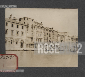 -VENEZIA, SENZA DATA. STAMPA ALLALBUMINA INCOLLATA SU CARTONCINO, CM 11,3X9 ©ARCHIVIO Graziano Arici/Rosebud2   FOTOANTICHE.-VENICE, UNDATED. ALBUMEN PHOTOGRAPH MOUNTED ON CARDBOARD, CM 11,3X9 ©Graziano Arici / rosebud2