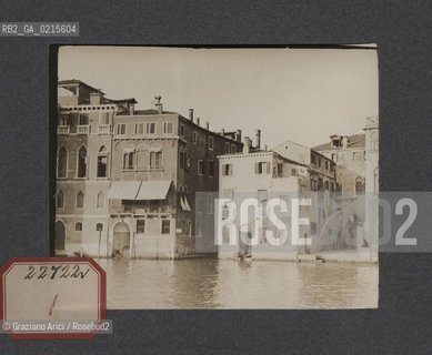 -VENEZIA, SENZA DATA. STAMPA ALLALBUMINA INCOLLATA SU CARTONCINO, CM 11,3X9 ©ARCHIVIO Graziano Arici/Rosebud2  , FOTOANTICHE.-VENICE, UNDATED. ALBUMEN PHOTOGRAPH MOUNTED ON CARDBOARD, CM 11,3X9 ©Graziano Arici / rosebud2