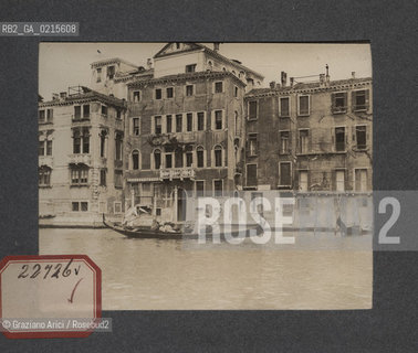 -VENEZIA, SENZA DATA. STAMPA ALLALBUMINA INCOLLATA SU CARTONCINO, CM 11,3X9 ©ARCHIVIO Graziano Arici/Rosebud2   FOTOANTICHE.-VENICE, UNDATED. ALBUMEN PHOTOGRAPH MOUNTED ON CARDBOARD, CM 11,3X9 ©Graziano Arici / rosebud2