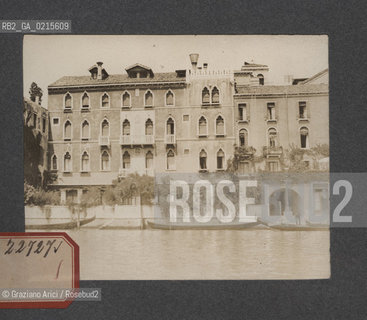 -VENEZIA, SENZA DATA. STAMPA ALLALBUMINA INCOLLATA SU CARTONCINO, CM 11,3X9 ©ARCHIVIO Graziano Arici/Rosebud2   MESTIERI, FOTOANTICHE.-VENICE, UNDATED. ALBUMEN PHOTOGRAPH MOUNTED ON CARDBOARD, CM 11,3X9 ©Graziano Arici / rosebud2