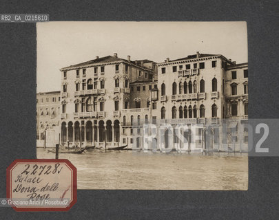 -VENEZIA, PALAZZO DONA DELLE ROSE, SENZA DATA. STAMPA ALLALBUMINA INCOLLATA SU CARTONCINO, CM 11,3X9 ©ARCHIVIO Graziano Arici/Rosebud2   FOTOANTICHE.-VENICE, DONA DELLE ROSE PALACE, UNDATED. ALBUMEN PHOTOGRAPH MOUNTED ON CARDBOARD, CM 11,3X9 ©Graziano Arici / rosebud2