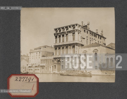 -VENEZIA, SENZA DATA. STAMPA ALLALBUMINA INCOLLATA SU CARTONCINO, CM 11,3X9 ©ARCHIVIO Graziano Arici/Rosebud2  , MESTIERI, FOTOANTICHE.-VENICE, UNDATED. ALBUMEN PHOTOGRAPH MOUNTED ON CARDBOARD, CM 11,3X9 ©Graziano Arici / rosebud2