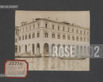 -VENEZIA, MERCATO, SENZA DATA. STAMPA ALLALBUMINA INCOLLATA SU CARTONCINO, CM 11,3X9 ©ARCHIVIO Graziano Arici/Rosebud2   FOTOANTICHE.-VENICE, MARKET, UNDATED. ALBUMEN PHOTOGRAPH MOUNTED ON CARDBOARD, CM 11,3X9 ©Graziano Arici/Rosebud2 