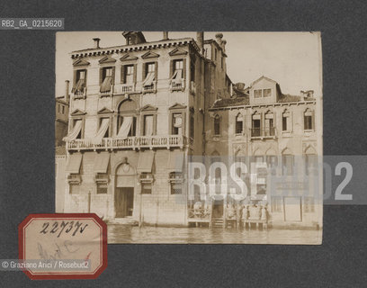 -VENEZIA, SENZA DATA. STAMPA ALLALBUMINA INCOLLATA SU CARTONCINO, CM 11,3X9 ©ARCHIVIO Graziano Arici/Rosebud2   FOTOANTICHE.-VENICE, UNDATED. ALBUMEN PHOTOGRAPH MOUNTED ON CARDBOARD, CM 11,3X9 ©Graziano Arici/Rosebud2 