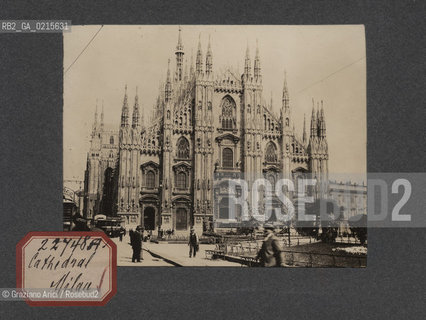 -MILANO, DUOMO, SENZA DATA. STAMPA ALLALBUMINA INCOLLATA SU CARTONCINO, CM 11,3X9 ©ARCHIVIO Graziano Arici/Rosebud2  FOTOANTICHE.-MILAN, CATHEDRAL, UNDATED. ALBUMEN PHOTOGRAPH MOUNTED ON CARDBOARD, CM 11,3X9 ©Graziano Arici/Rosebud2 