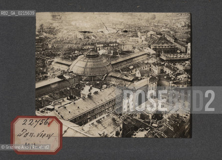 -MILANO, VISIONE PANORAMICA, SENZA DATA. STAMPA ALLALBUMINA INCOLLATA SU CARTONCINO, CM 11,3X9 ©ARCHIVIO Graziano Arici/Rosebud2  , FOTOANTICHE.-MILAN, PANORAMA VIEW, UNDATED. ALBUMEN PHOTOGRAPH MOUNTED ON CARDBOARD, CM 11,3X9 ©Graziano Arici/Rosebud2 