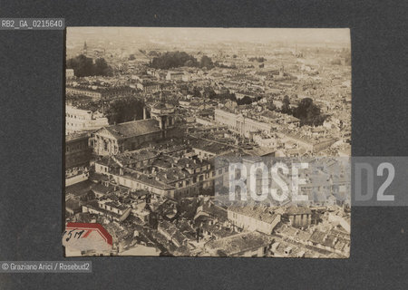 -MILANO, VISIONE PANORAMICA, SENZA DATA. STAMPA ALLALBUMINA INCOLLATA SU CARTONCINO, CM 11,3X9 ©ARCHIVIO Graziano Arici/Rosebud2  , FOTOANTICHE.-MILAN, PANORAMA VIEW, UNDATED. ALBUMEN PHOTOGRAPH MOUNTED ON CARDBOARD, CM 11,3X9 ©Graziano Arici/Rosebud2 