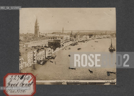 -VENEZIA, VISIONE PANORAMICA DEL CANAL GRANDE, SENZA DATA. STAMPA ALLALBUMINA INCOLLATA SU CARTONCINO, CM 11,3X9 ©ARCHIVIO Graziano Arici/Rosebud2   FOTOANTICHE.-VENICE, GRAND CANAL PANORAMA VIEW, UNDATED. ALBUMEN PHOTOGRAPH MOUNTED ON CARDBOARD, CM 11,3X9 ©Graziano Arici/Rosebud2 