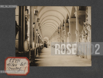 -MILANO, INTERNO DEL CIMITERO, SENZA DATA. STAMPA ALLALBUMINA INCOLLATA SU CARTONCINO, CM 11,3X9 ©ARCHIVIO Graziano Arici/Rosebud2   FOTOANTICHE.-MILAN, INSIDE THE CEMETERY, UNDATED. ALBUMEN PHOTOGRAPH MOUNTED ON CARDBOARD, CM 11,3X9 ©Graziano Arici / rosebud2