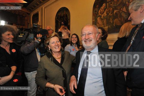 Venice 30/3/10 - Local council elections for the Mayor of Venice : The new elected Mayor Giorgio Orsoni sindaco politica with fis wife Agnese and his daughters ©Graziano Arici/Rosebud2
