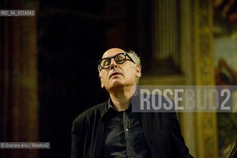 Venice 13/5/10 - The composer and pianist Michael Nyman in concert in Frari Church in Venice, in front of the well-known Tizianòs painting Assunta musica pianista ©Graziano Arici/Rosebud2