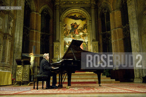 Venice 13/5/10 - The composer and pianist Michael Nyman in concert in Frari Church in Venice, in front of the well-known Tizianòs painting Assunta musica pianista ©Graziano Arici/Rosebud2