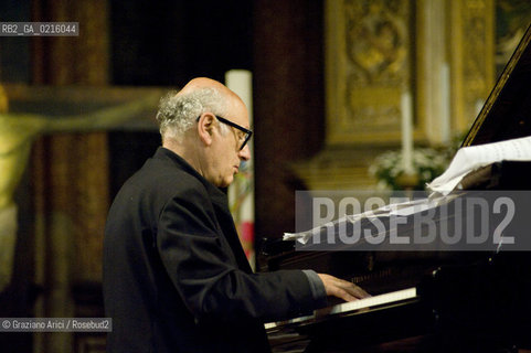 Venice 13/5/10 - The composer and pianist Michael Nyman in concert in Frari Church in Venice, in front of the well-known Tizianòs painting Assunta musica pianista ©Graziano Arici/Rosebud2