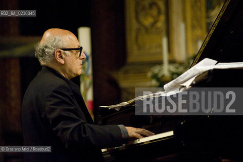 Venice 13/5/10 - The composer and pianist Michael Nyman in concert in Frari Church in Venice, in front of the well-known Tizianòs painting Assunta musica pianista ©Graziano Arici/Rosebud2