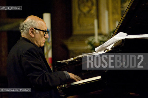 Venice 13/5/10 - The composer and pianist Michael Nyman in concert in Frari Church in Venice, in front of the well-known Tizianòs painting Assunta musica pianista ©Graziano Arici/Rosebud2