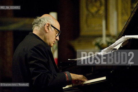 Venice 13/5/10 - The composer and pianist Michael Nyman in concert in Frari Church in Venice, in front of the well-known Tizianòs painting Assunta musica pianista ©Graziano Arici/Rosebud2