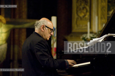 Venice 13/5/10 - The composer and pianist Michael Nyman in concert in Frari Church in Venice, in front of the well-known Tizianòs painting Assunta musica pianista ©Graziano Arici/Rosebud2