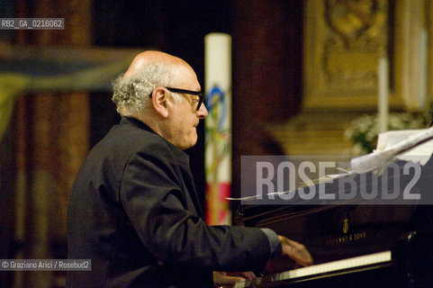 Venice 13/5/10 - The composer and pianist Michael Nyman in concert in Frari Church in Venice, in front of the well-known Tizianòs painting Assunta musica pianista ©Graziano Arici/Rosebud2