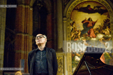 Venice 13/5/10 - The composer and pianist Michael Nyman in concert in Frari Church in Venice, in front of the well-known Tizianòs painting Assunta musica pianista ©Graziano Arici/Rosebud2