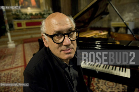 Venice 13/5/10 - The composer and pianist Michael Nyman in concert in Frari Church in Venice, in front of the well-known Tizianòs painting Assunta musica pianista ©Graziano Arici/Rosebud2