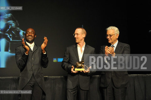 VENICE 4/6/10 - Biennale Danza 2010 : The Golden Lion 2010 for Lifetime Achievement in Dance to the dancer and choreographer William Forsythe: from left the Biennale Dance Director Ismael Ivo, William Forsithe and the Biennale President Paolo Baratta danza balletto Leone dOro alla Carriera ©Graziano Arici/Rosebud2