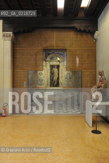 Venice - 12/7/10 - Cà dOro Museum : Wooden grate in front of  St. Sebastian by Andrea Mantegna. The wooden grate was put by an architect follower of Carlo Scarpa. Museo grata sebastiano ©Graziano Arici/Rosebud2