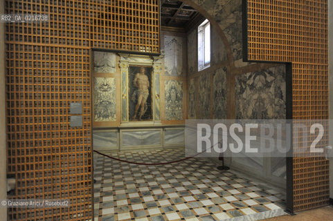 Venice - 12/7/10 - Cà dOro Museum : Wooden grate in front of  St. Sebastian by Andrea Mantegna. The wooden grate was put by an architect follower of Carlo Scarpa. Museo grata sebastiano ©Graziano Arici/Rosebud2