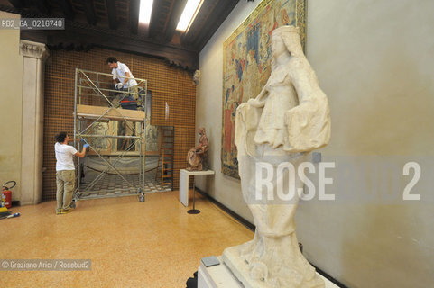 Venice - 12/7/10 - Cà dOro Museum : Wooden grate in front of  St. Sebastian by Andrea Mantegna. The wooden grate was put by an architect follower of Carlo Scarpa. Museo grata sebastiano ©Graziano Arici/Rosebud2