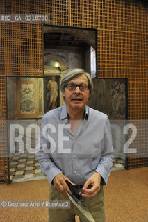 Venice - 12/7/10 - Cà dOro Museum : Wooden grate in front of  St. Sebastian by Andrea Mantegna. The wooden grate was put by an architect follower of Carlo Scarpa . The Curator of the Venetians Museums Vittorio Sgarbi order to take away the grate - Museo grata sebastiano ©Graziano Arici/Rosebud2