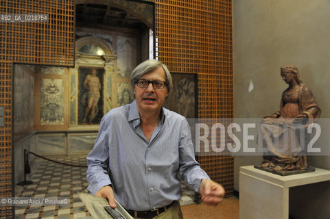 Venice - 12/7/10 - Cà dOro Museum : Wooden grate in front of  St. Sebastian by Andrea Mantegna. The wooden grate was put by an architect follower of Carlo Scarpa . The Curator of the Venetians Museums Vittorio Sgarbi order to take away the grate - Museo grata sebastiano ©Graziano Arici/Rosebud2