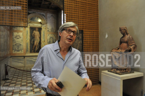 Venice - 12/7/10 - Cà dOro Museum : Wooden grate in front of  St. Sebastian by Andrea Mantegna. The wooden grate was put by an architect follower of Carlo Scarpa . The Curator of the Venetians Museums Vittorio Sgarbi order to take away the grate - Museo grata sebastiano ©Graziano Arici/Rosebud2