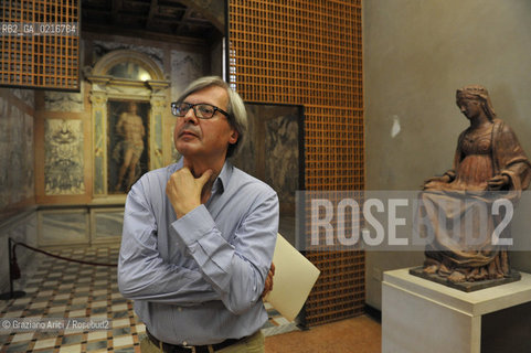 Venice - 12/7/10 - Cà dOro Museum : Wooden grate in front of  St. Sebastian by Andrea Mantegna. The wooden grate was put by an architect follower of Carlo Scarpa . The Curator of the Venetians Museums Vittorio Sgarbi order to take away the grate - Museo grata sebastiano ©Graziano Arici/Rosebud2