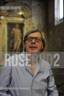 Venice - 12/7/10 - Cà dOro Museum : Wooden grate in front of  St. Sebastian by Andrea Mantegna. The wooden grate was put by an architect follower of Carlo Scarpa . The Curator of the Venetians Museums Vittorio Sgarbi order to take away the grate - Museo grata sebastiano ©Graziano Arici/Rosebud2