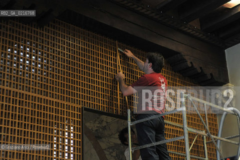 Venice - 12/7/10 - Cà dOro Museum : Wooden grate in front of  St. Sebastian by Andrea Mantegna. The wooden grate was put by an architect follower of Carlo Scarpa . The Curator of the Venetians Museums Vittorio Sgarbi order to take away the grate - Museo grata sebastiano ©Graziano Arici/Rosebud2