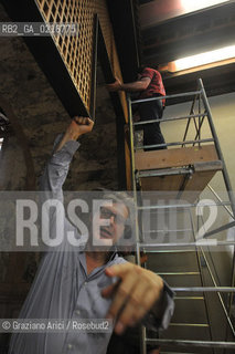 Venice - 12/7/10 - Cà dOro Museum : Wooden grate in front of  St. Sebastian by Andrea Mantegna. The wooden grate was put by an architect follower of Carlo Scarpa . The Curator of the Venetians Museums Vittorio Sgarbi order to take away the grate - Museo grata sebastiano ©Graziano Arici/Rosebud2