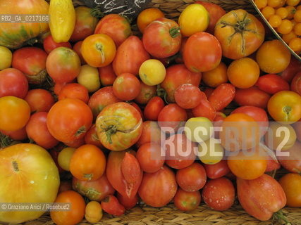 Arles (France , Provence) 10/8/ 2010 : The Fruit market Arles : tomatos geo gastronomia ©Graziano Arici/Rosebud2