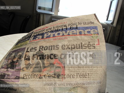 Gordes (provence Francia) - Sun and hat geo © Grazianoa Arici