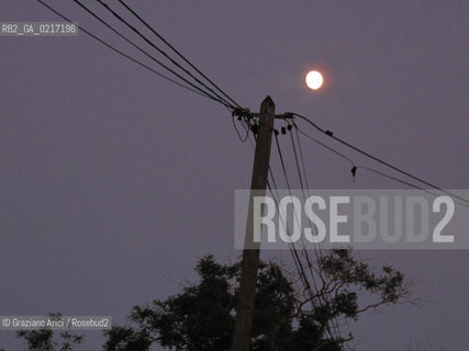 Arles (France , Provence) 10/8/ 2010 : moon geo ©Graziano Arici/Rosebud2