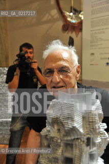 Venice 25/08/2010 - The architect Frank O.Gehry with his Project for the Luma Foundation in Parc des Ateliers in Arles Architettura architetti ©Graziano Arici/Rosebud2